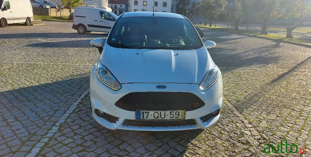 2014' Ford Fiesta photo #2