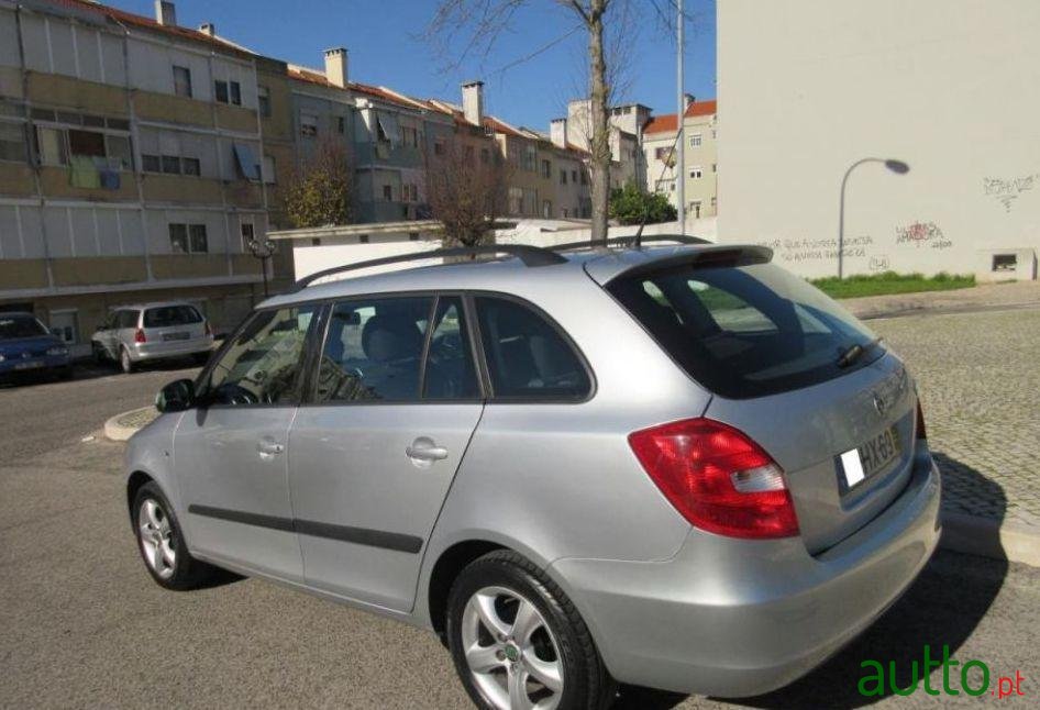 2009' Skoda Fabia Break photo #1
