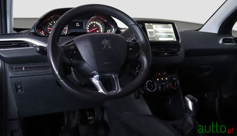 2015' Peugeot 208 1.2 Puretech Style photo #4