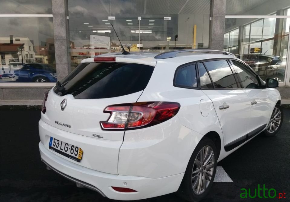 2011' Renault Megane Sport Tourer photo #2