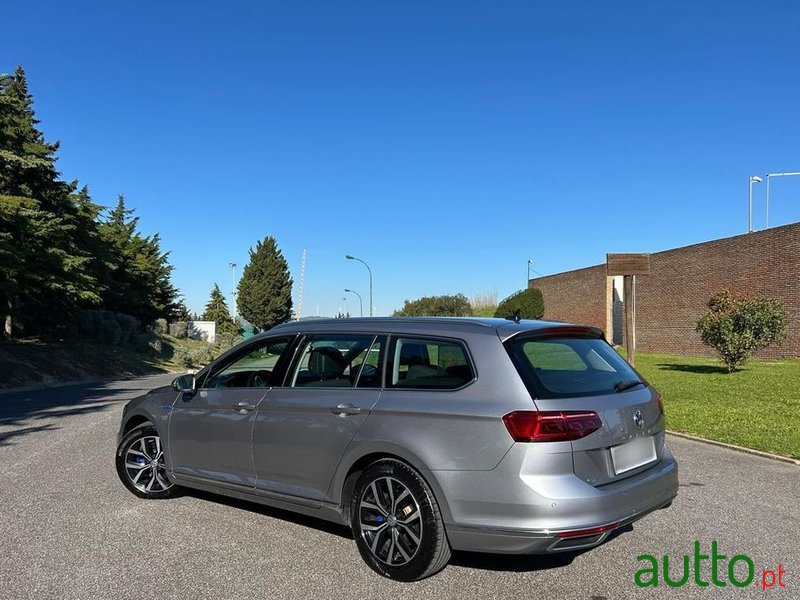 2019' Volkswagen Passat Variant photo #6