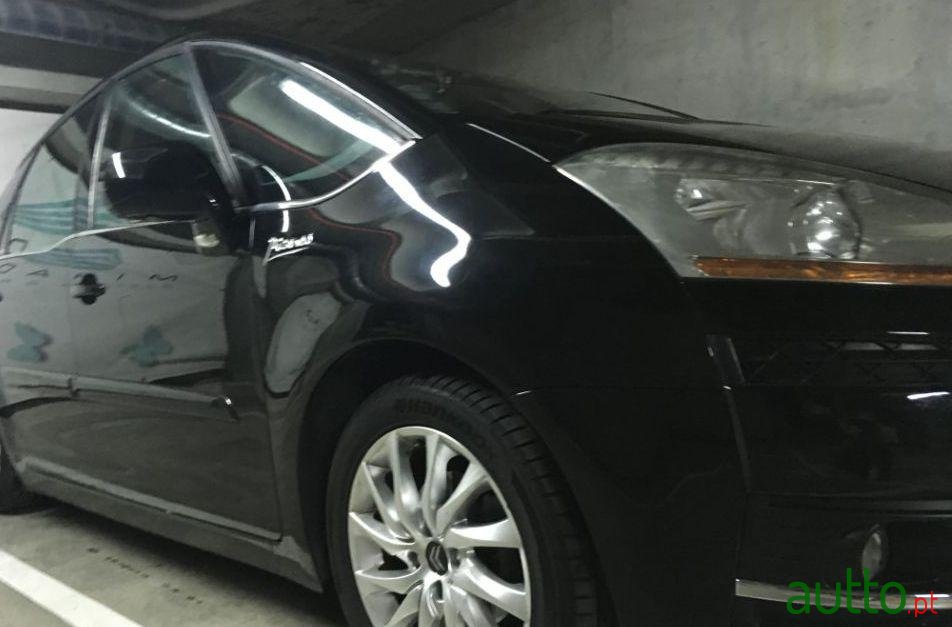 2008' Citroen C4 Picasso photo #2