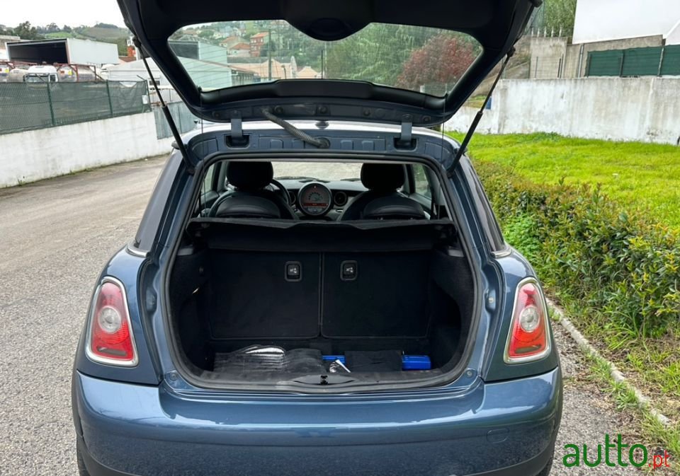 2010' MINI Cooper photo #5