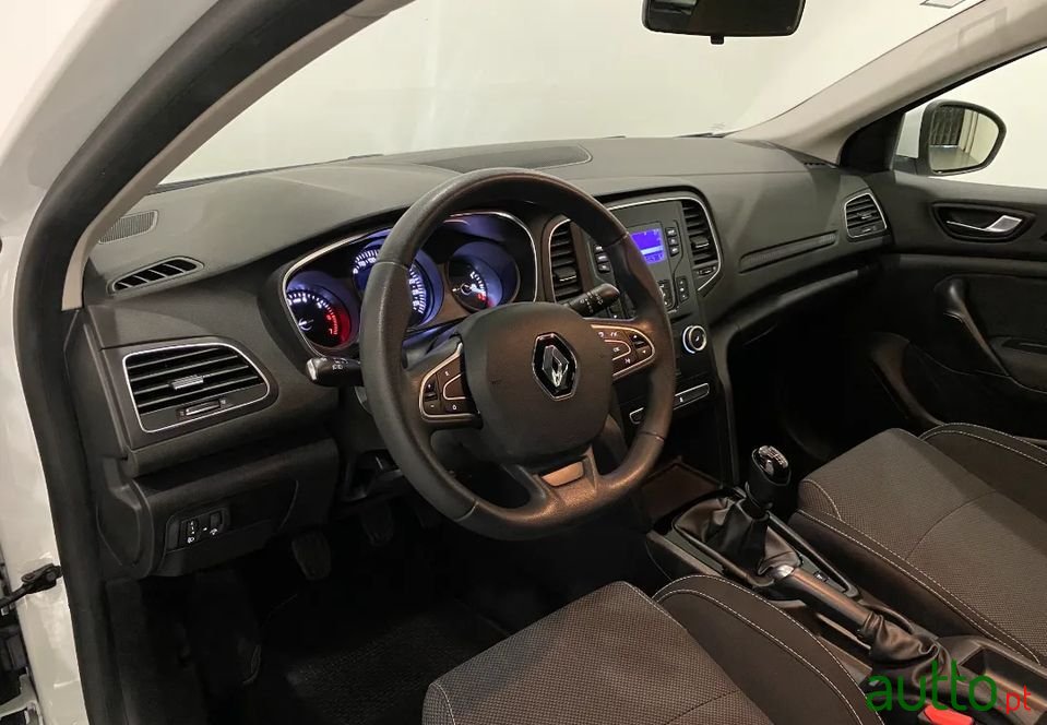 2018' Renault Megane Sport Tourer photo #5