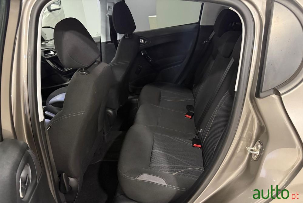 2012' Peugeot 208 1.2 Vti Active photo #6