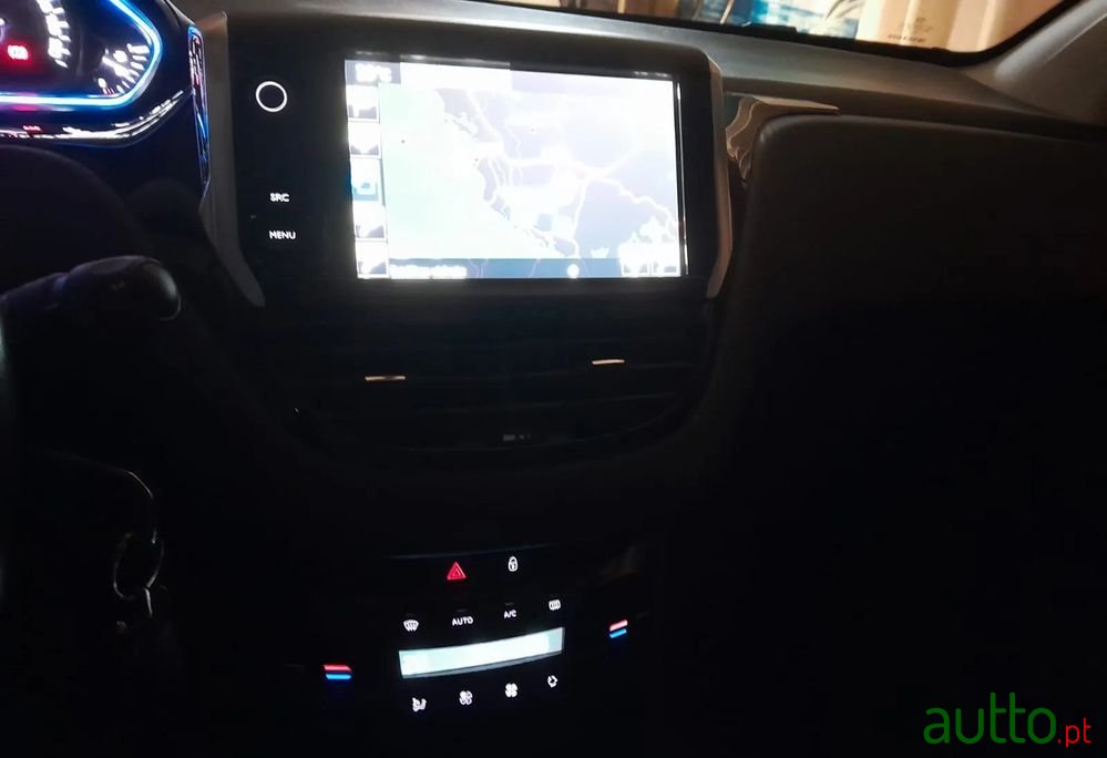 2015' Peugeot 2008 1.6 Bluehdi Allure photo #5