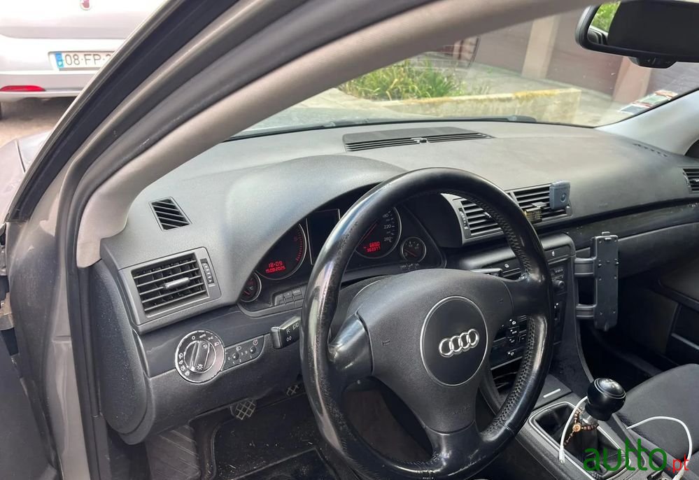 2003' Audi A4 Avant photo #4