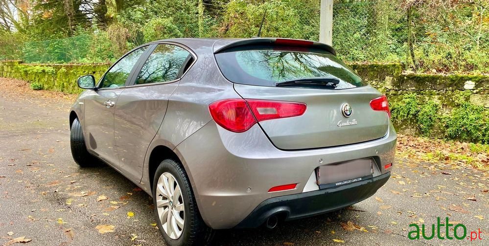 2015' Alfa Romeo Giulietta photo #4