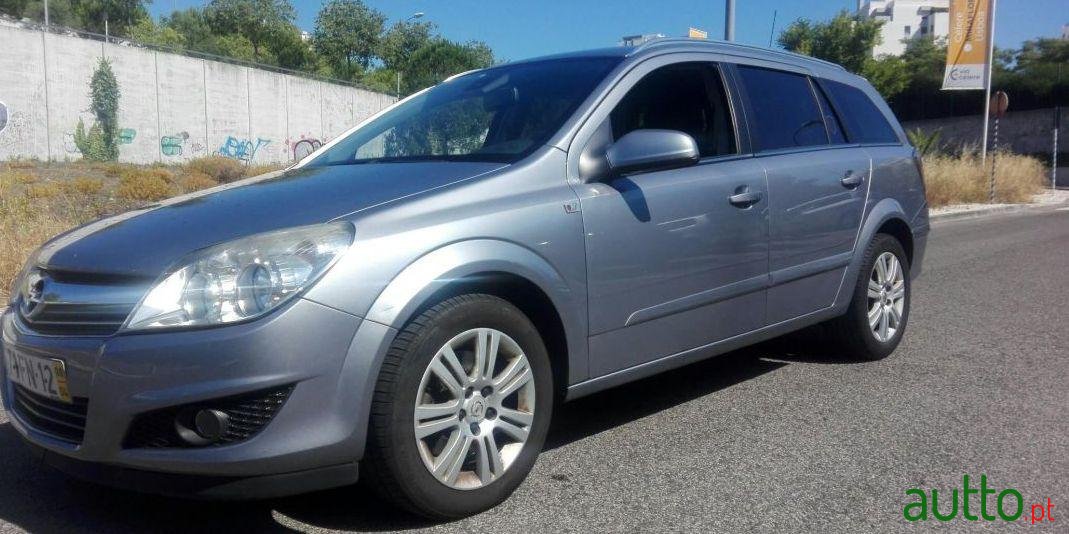 2008' Opel Astra Caravan photo #2