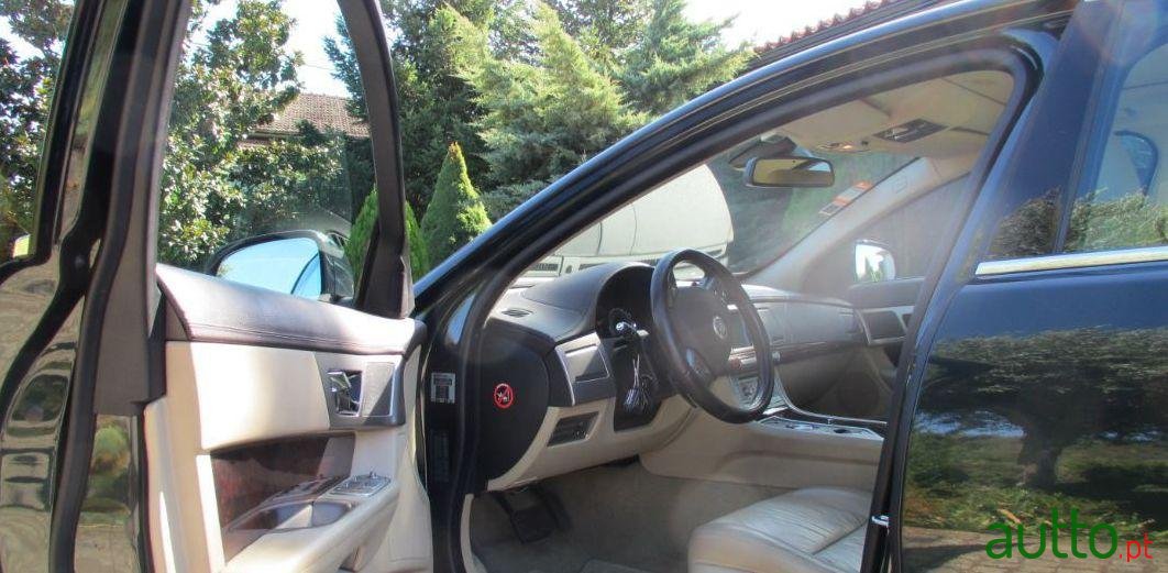 2010' Jaguar XF 3.0D V6 S Luxury photo #4