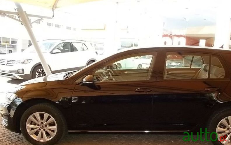 2016' Volkswagen Golf photo #2