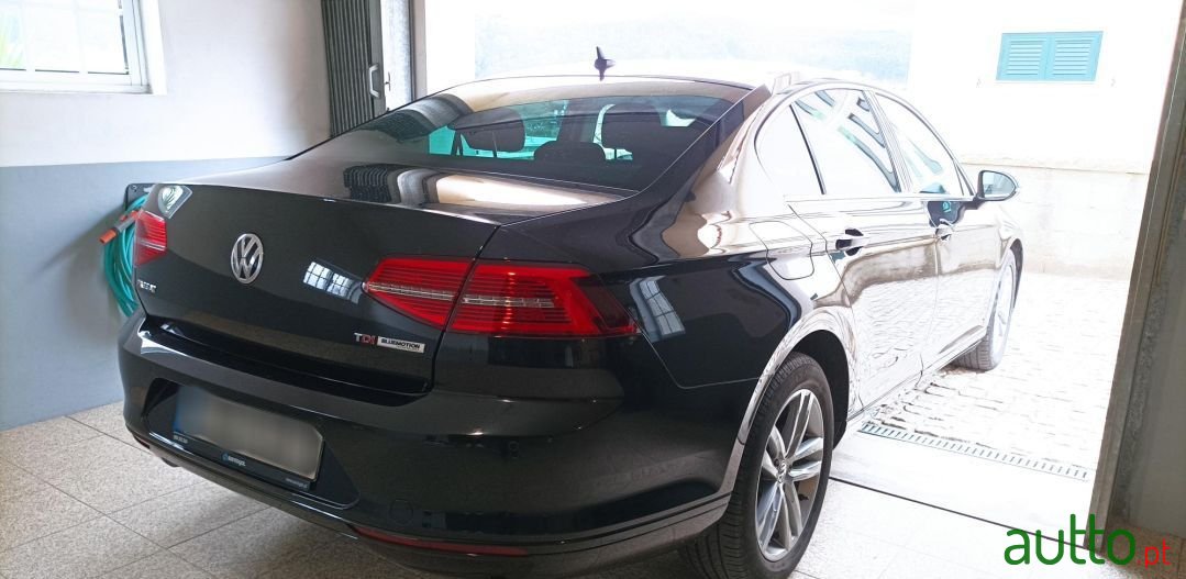 2015' Volkswagen Passat photo #3