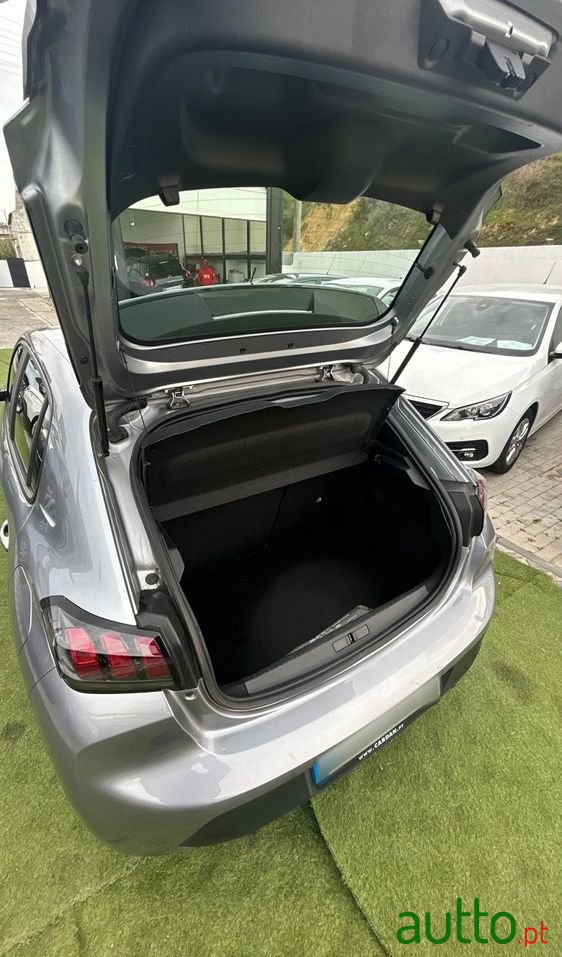 2020' Peugeot 208 photo #5