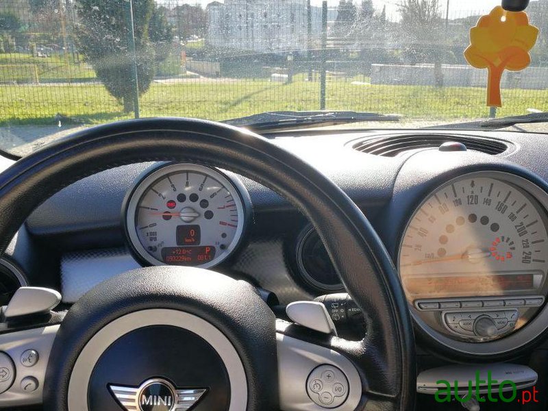 2009' MINI Cooper S Auto photo #4