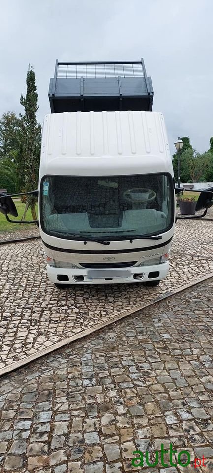 2006' Toyota Dyna photo #3