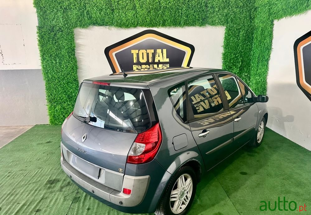 2008' Renault Scenic photo #4