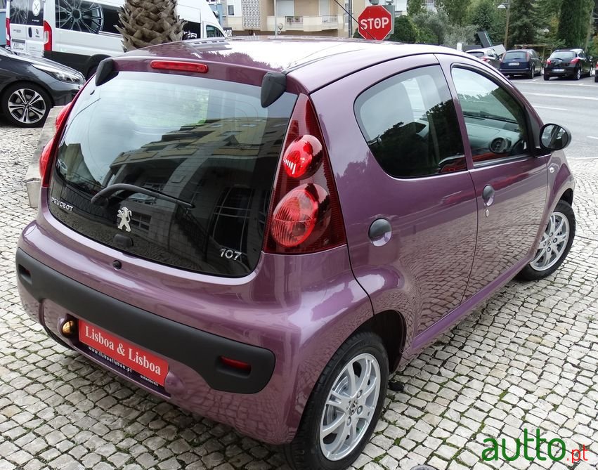 2012' Peugeot 107 photo #3