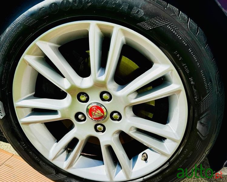 2019' Jaguar XE photo #6