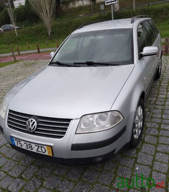 2001' Volkswagen Passat Variant photo #1