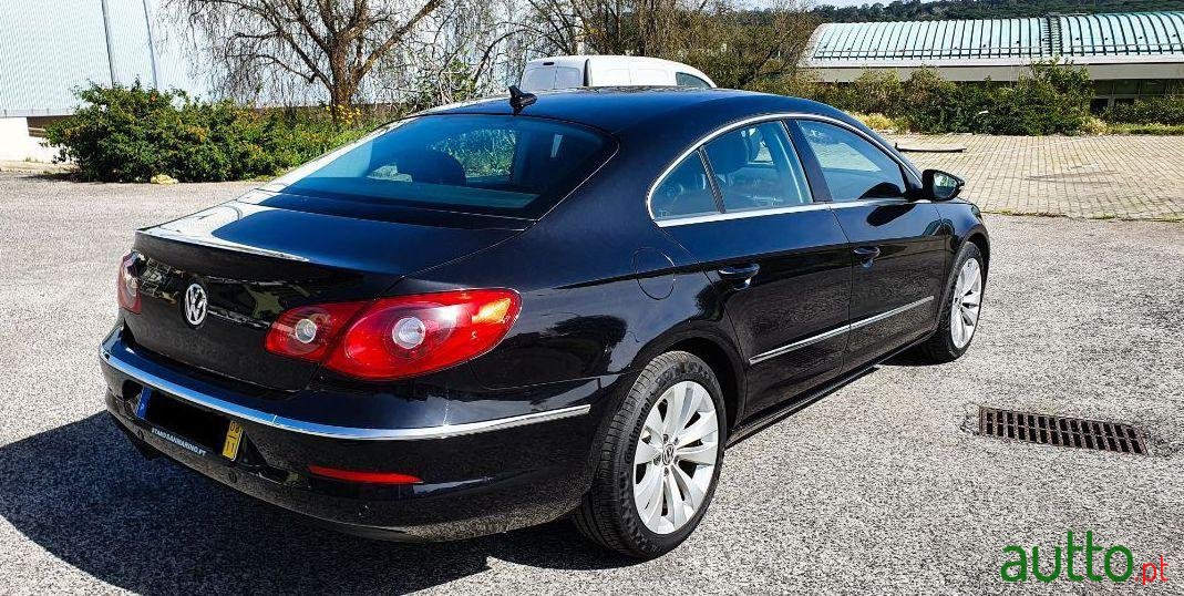 2008' Volkswagen Passat 2.0 Tdi photo #3