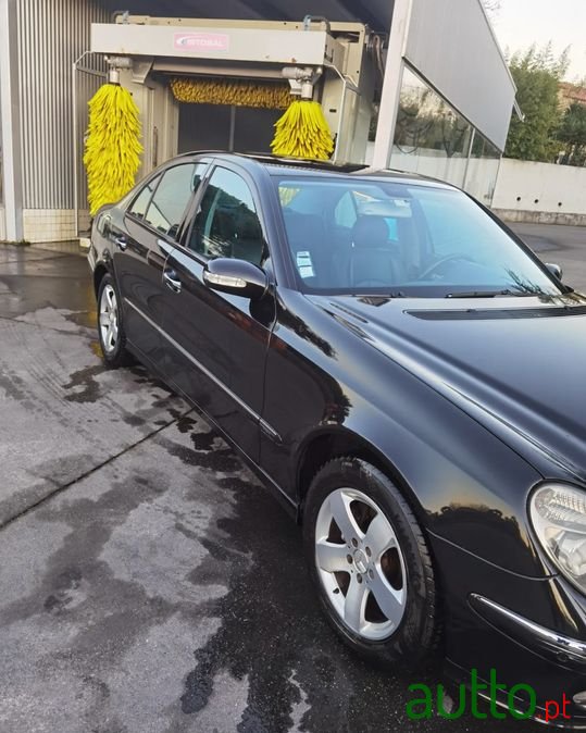 2003' Mercedes-Benz E-220 photo #3