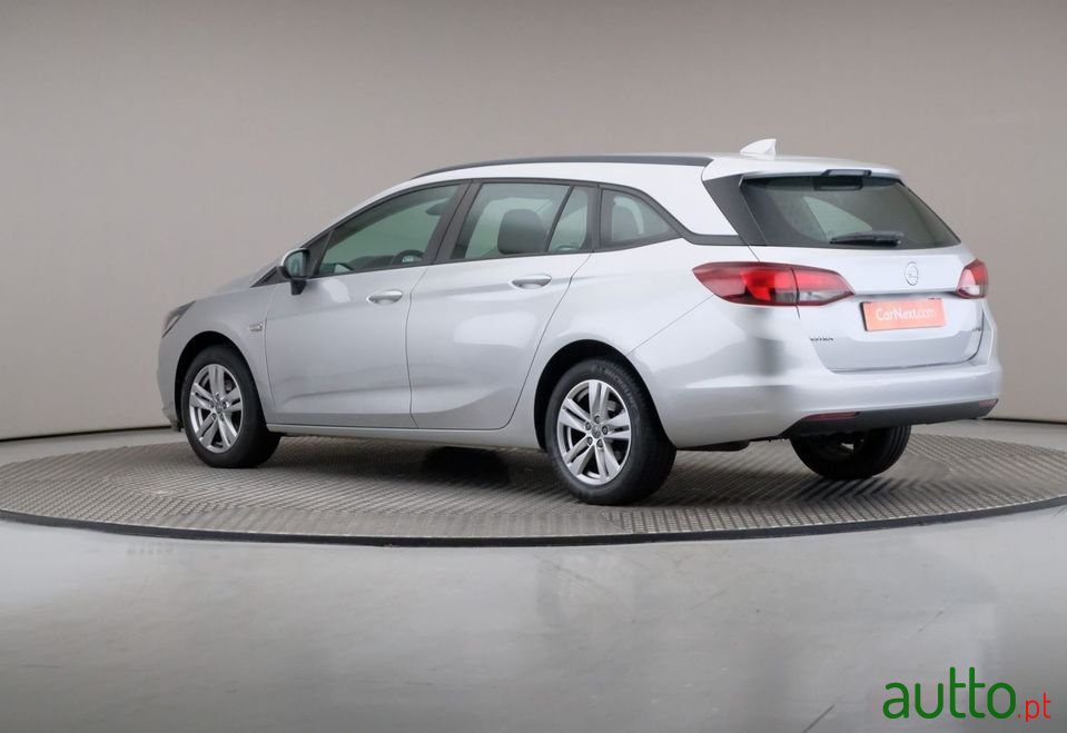 2017' Opel Astra Sports Tourer photo #2