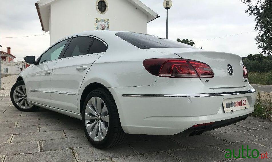 2014' Volkswagen Passat photo #2