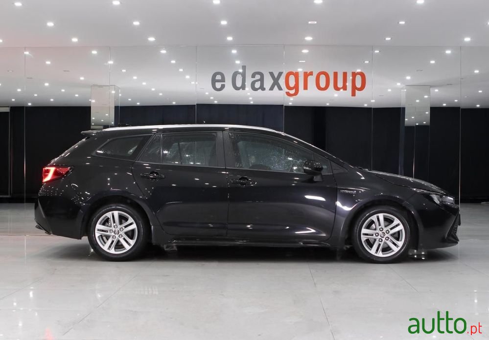 2021' Toyota Corolla Touring Sports photo #2
