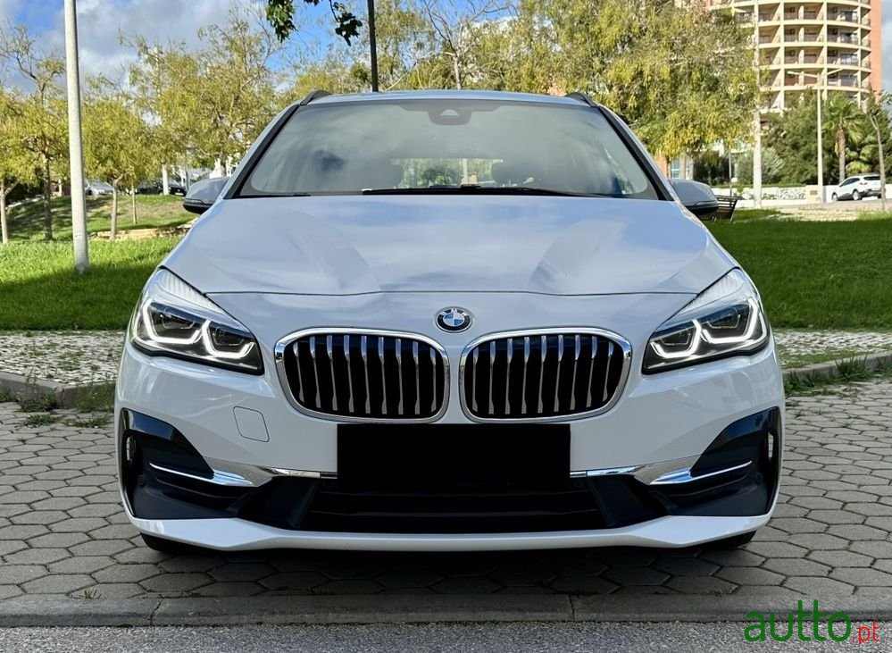 2020' BMW 225Xe Active Tourer photo #3