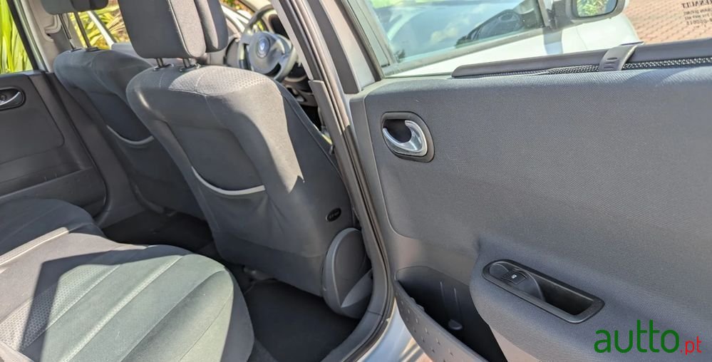 2003' Renault Megane Break photo #5