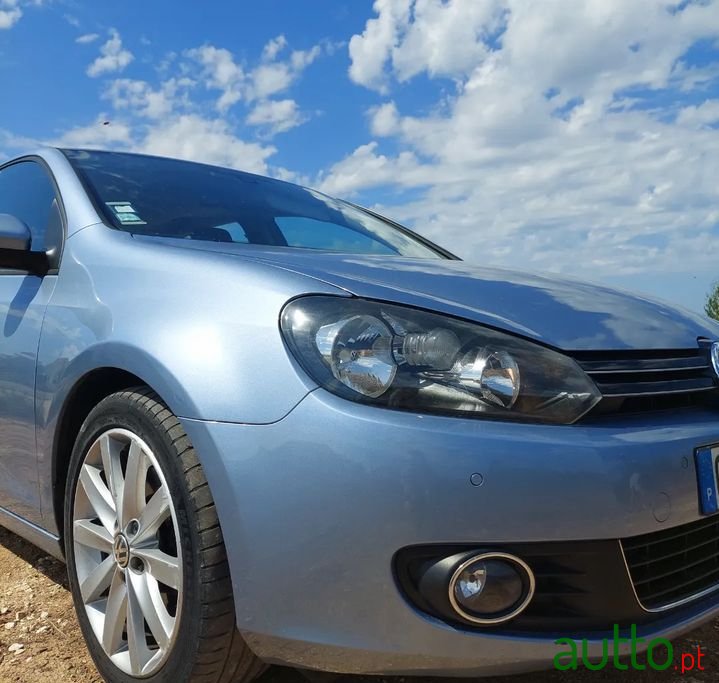2010' Volkswagen Golf photo #2