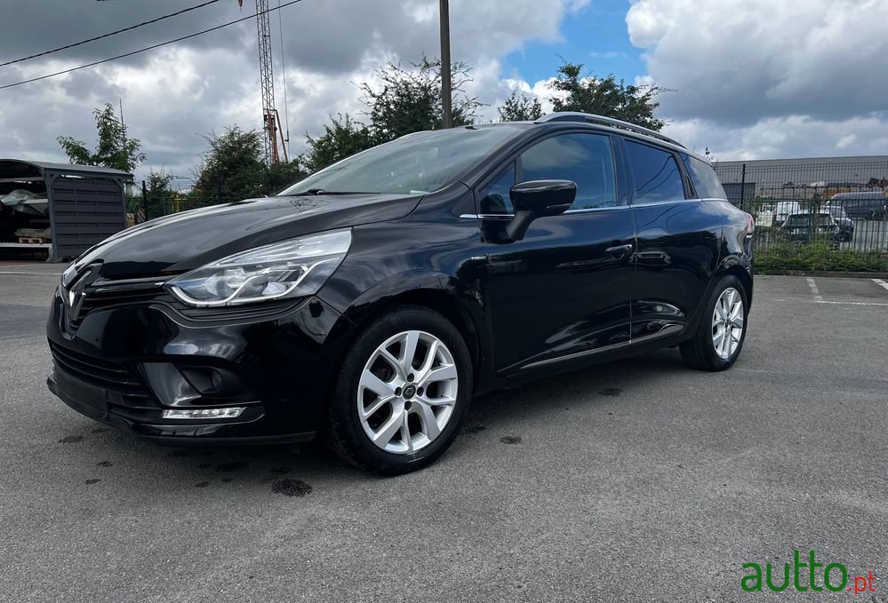2019' Renault Clio Sport Tourer photo #1