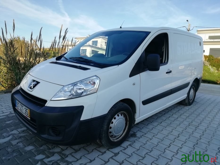 2011' Renault photo #1