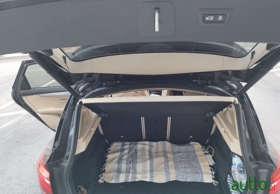 2015' BMW 216 Active Tourer photo #6