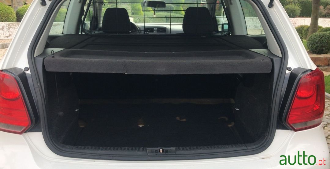 2012' Volkswagen Polo photo #5