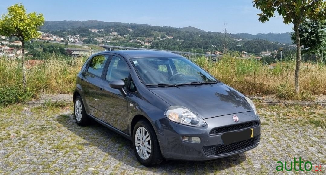 2013' Fiat Punto photo #2