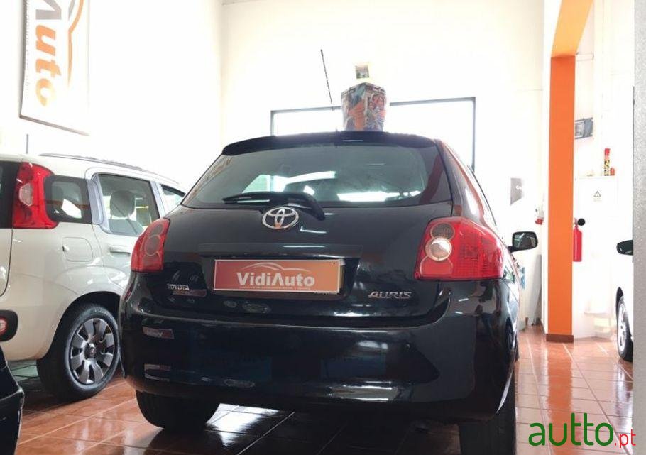 2009' Toyota Auris Gold Edition photo #2