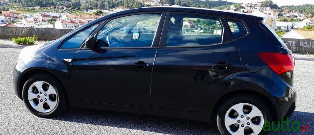 2010' Kia Venga photo #2