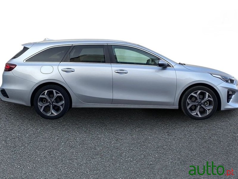 2021' Kia Ceed Sw photo #3