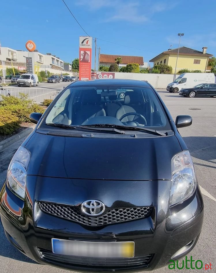 2010' Toyota Yaris photo #1