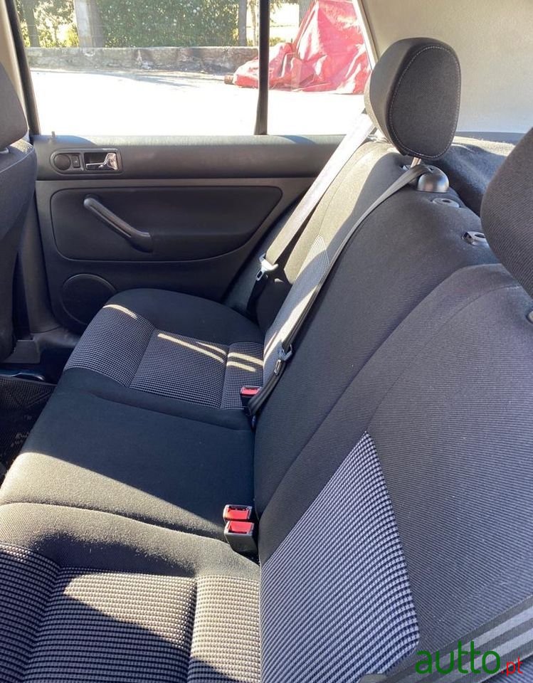 2001' Volkswagen Golf photo #5