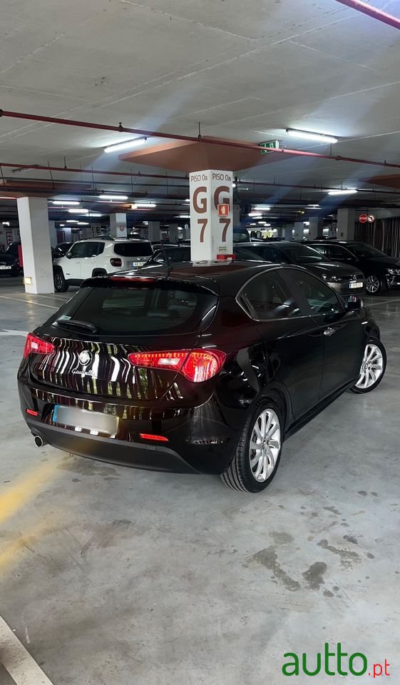 2010' Alfa Romeo Giulietta photo #4