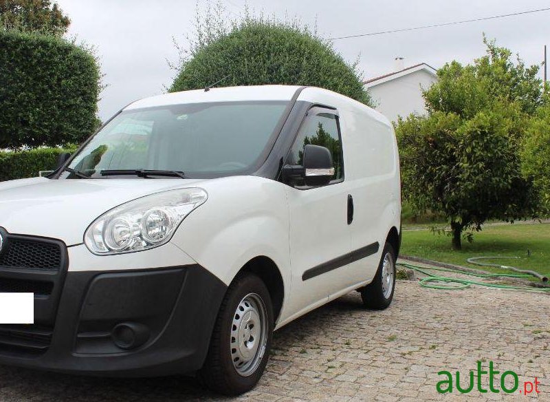 2013' Fiat Doblo photo #2