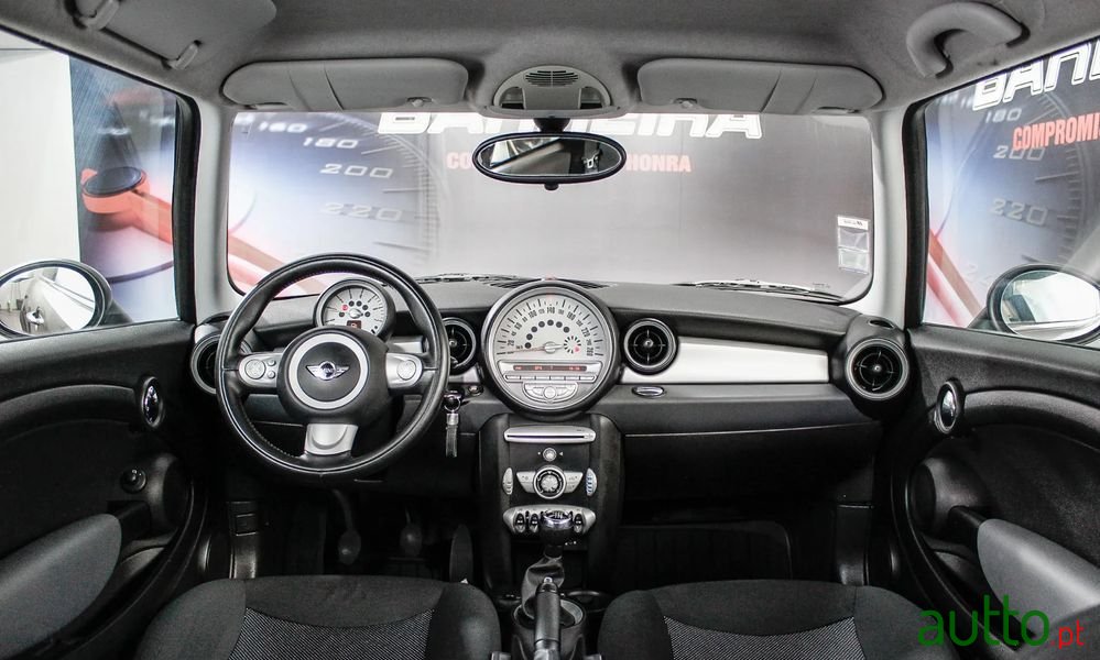 2009' MINI Cooper D photo #3