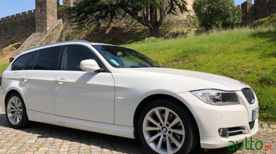 2011' BMW 320 photo #3