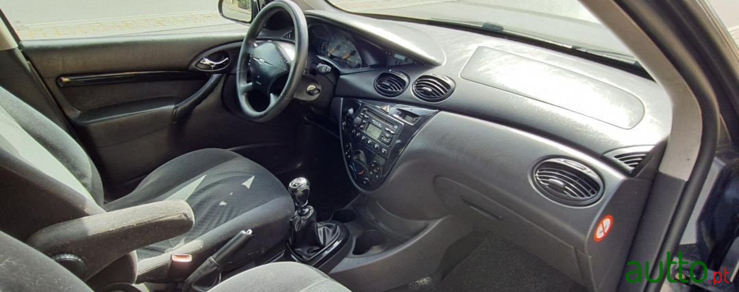 2002' Ford Focus Sw photo #5