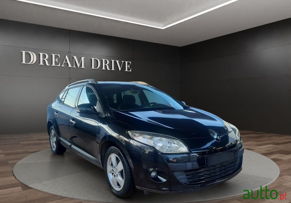 2010' Renault Megane Sport Tourer photo #3