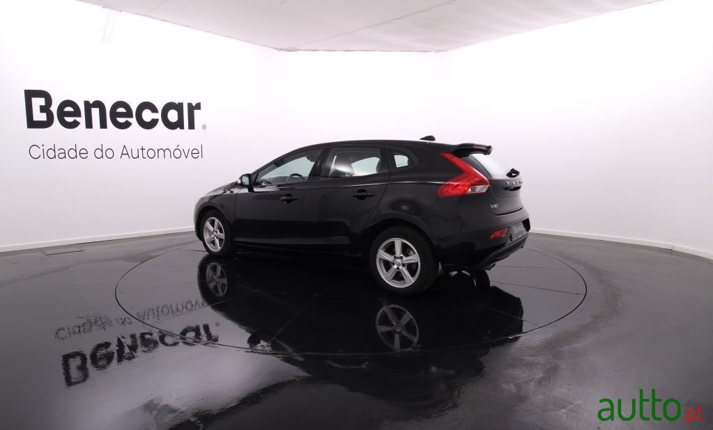 2018' Volvo V40 photo #4