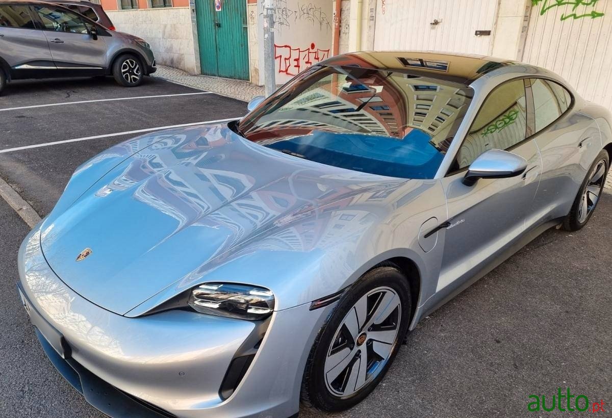 2021' Porsche Taycan photo #2