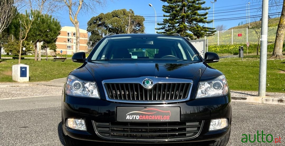 2010' Skoda Octavia Break photo #3